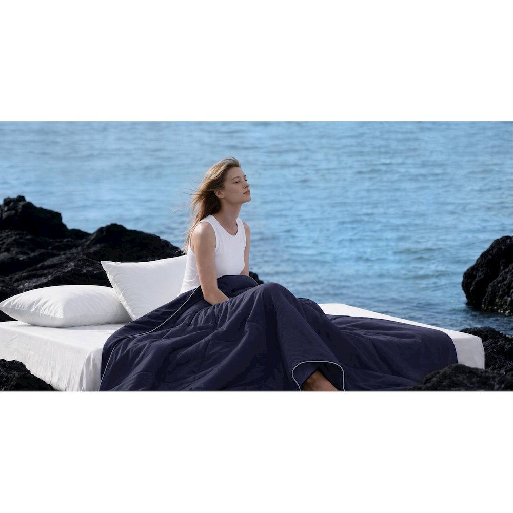 Cooling Lightweight Down Alternative Comforter