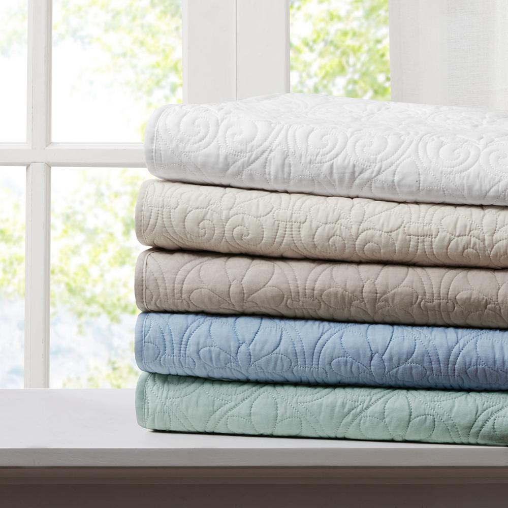 Quebec Oversized Quilted Throw, Khaki color