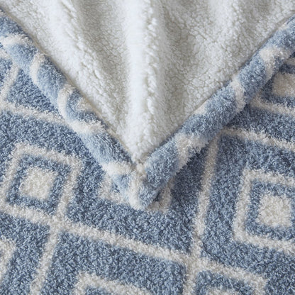 Amira Dream Soft Heated Throw in Blue Geo