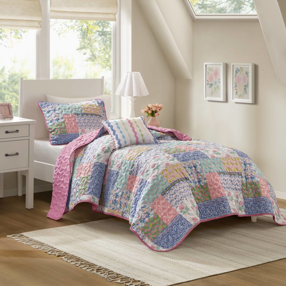Nellie 3pcs Quilt Set, Pink color
