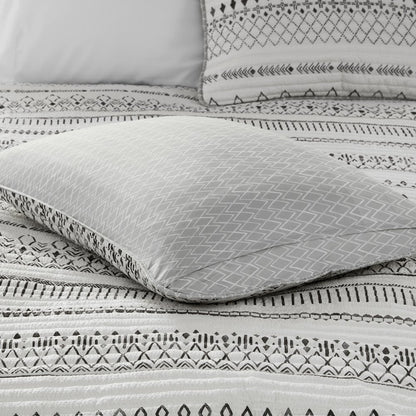 3 Piece Printed Microfiber Seersucker Quilt Set