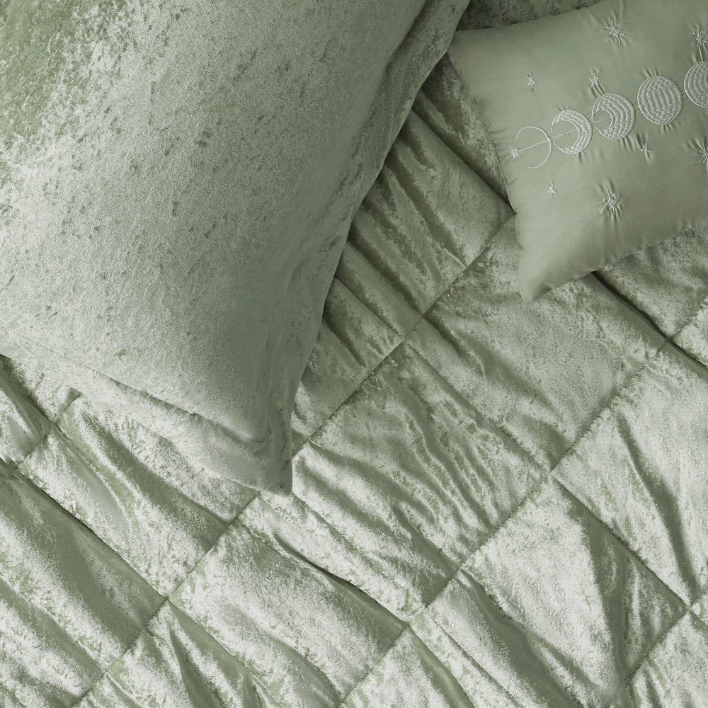 Felicia Velvet Duvet Cover Set with Throw Pillow in Green Color