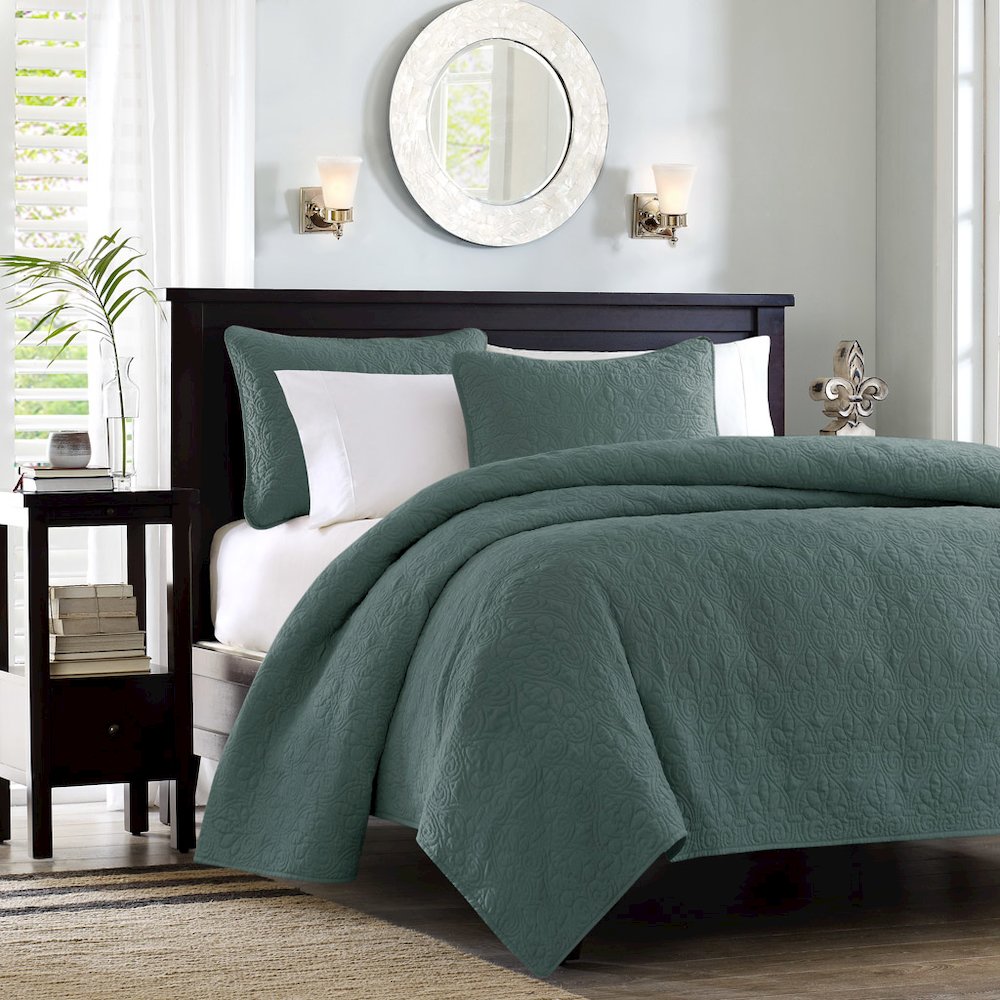 Quebec 3 Piece Reversible Quilt Set, Balsam Green color