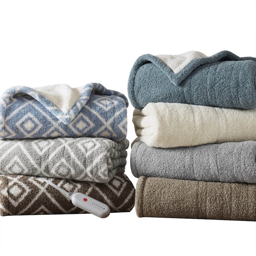 Amira Dream Soft Heated Throw in Grey Geo