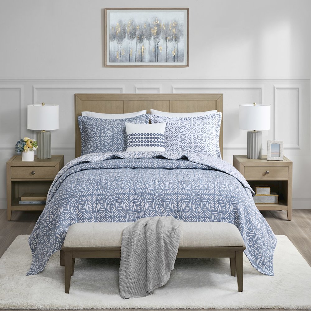 4 Piece Oversized Reversible Matelasse Quilt Set with Throw Pillow