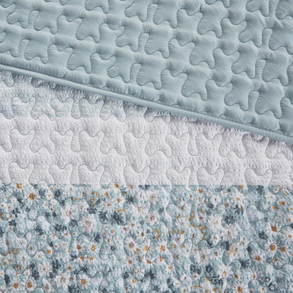 4 Piece Seersucker Quilt Set with Throw Pillow