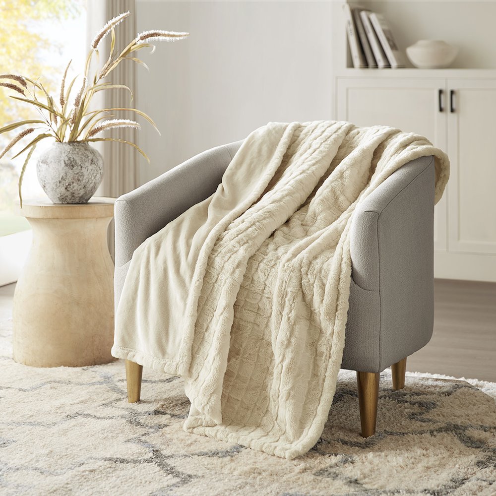 Zuri Oversized Faux Fur Heated Throw in Ivory Texture