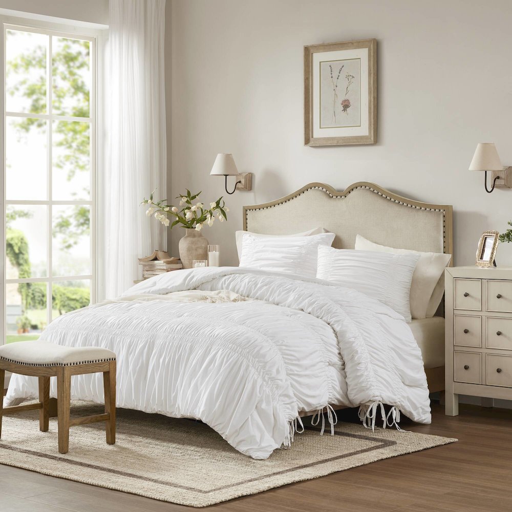 Mia Comforter Set, White color