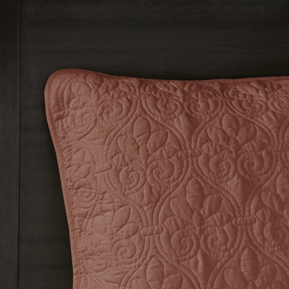 Quebec 3 Piece Reversible Bedspread Set, Clay Red color