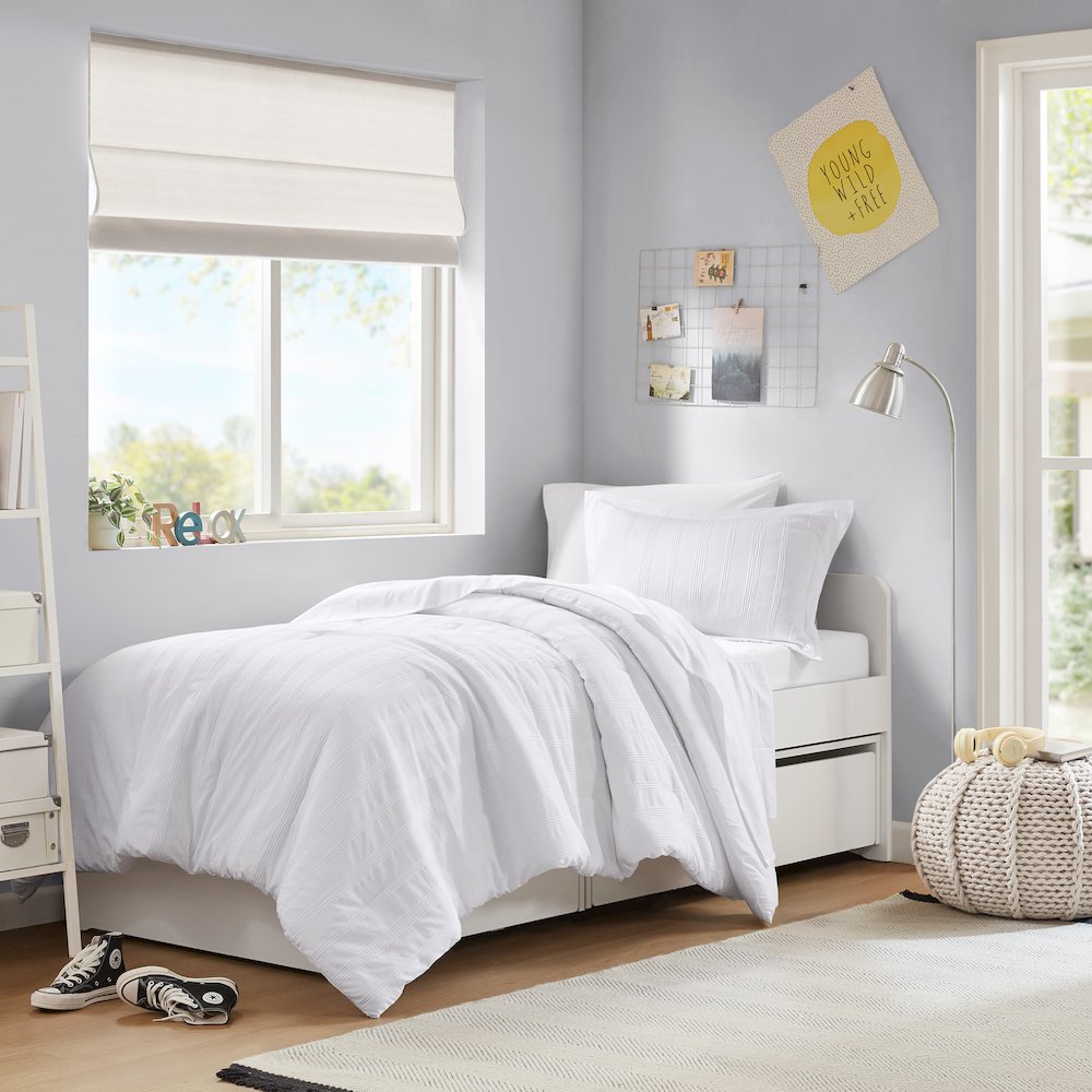 Logan Woven Striped Comforter Set, White color