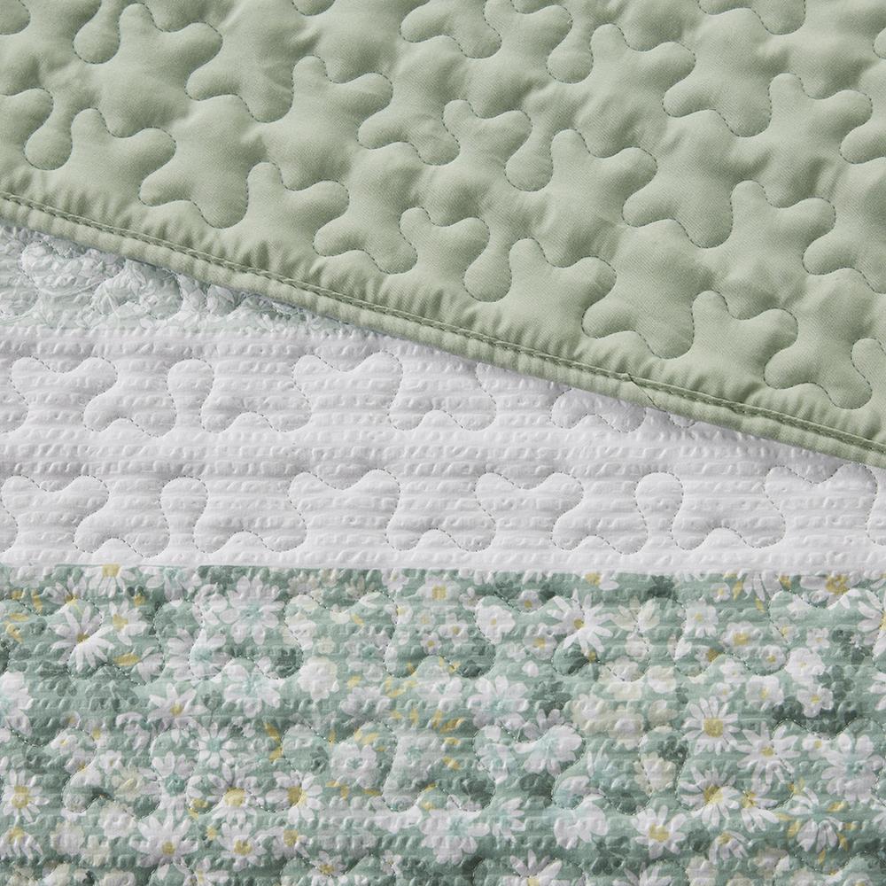 4 Piece Seersucker Quilt Set with Throw Pillow