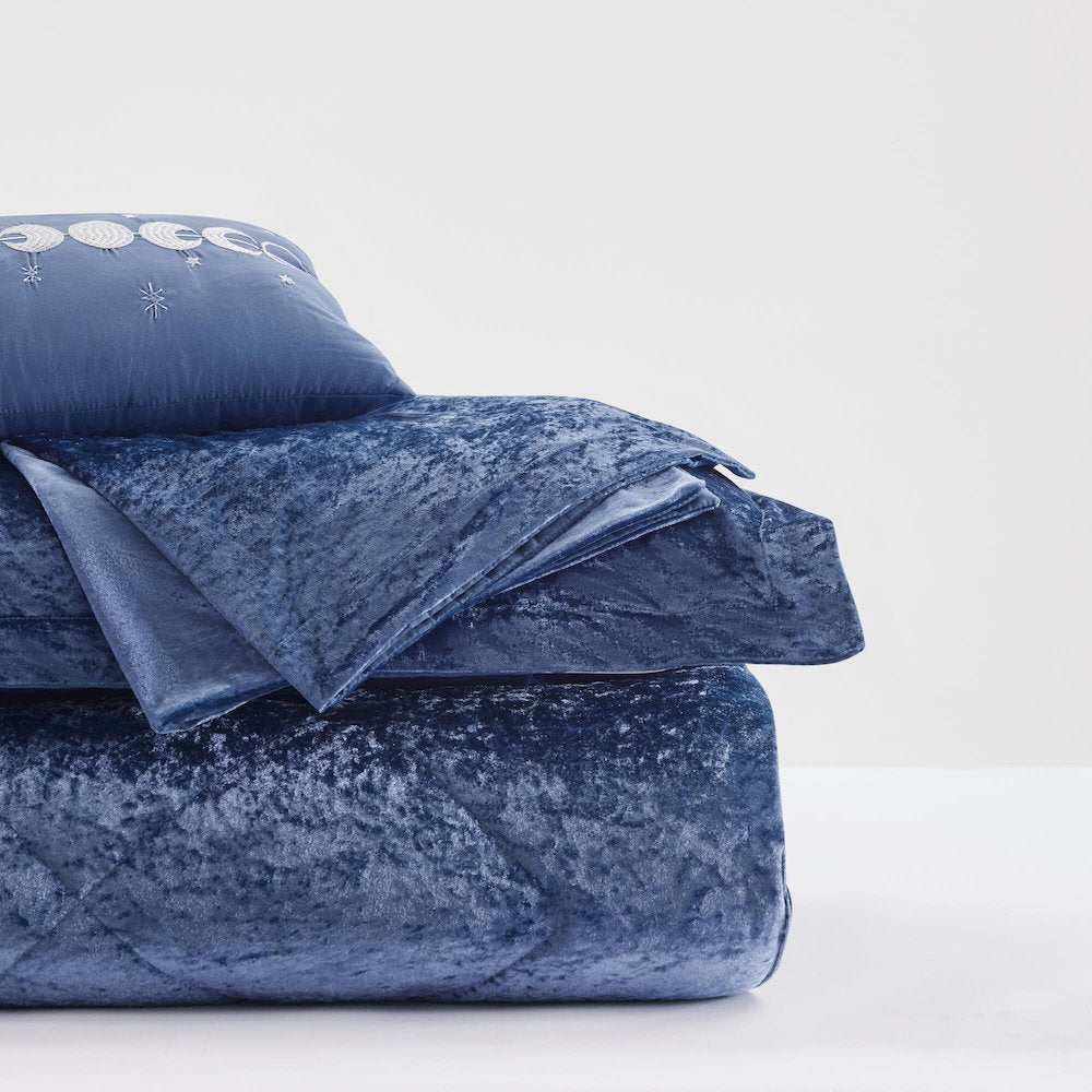 Velvet Comforter Set with Throw Pillow