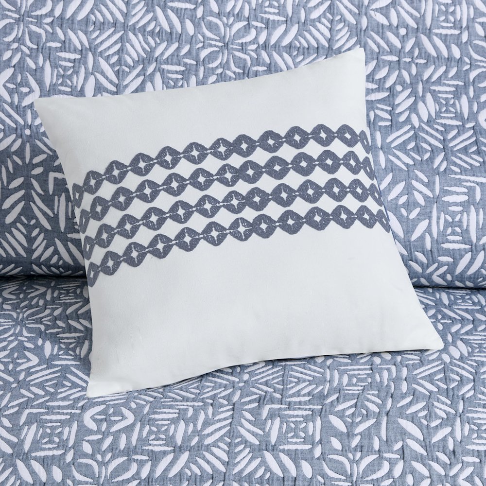 4 Piece Oversized Reversible Matelasse Quilt Set with Throw Pillow