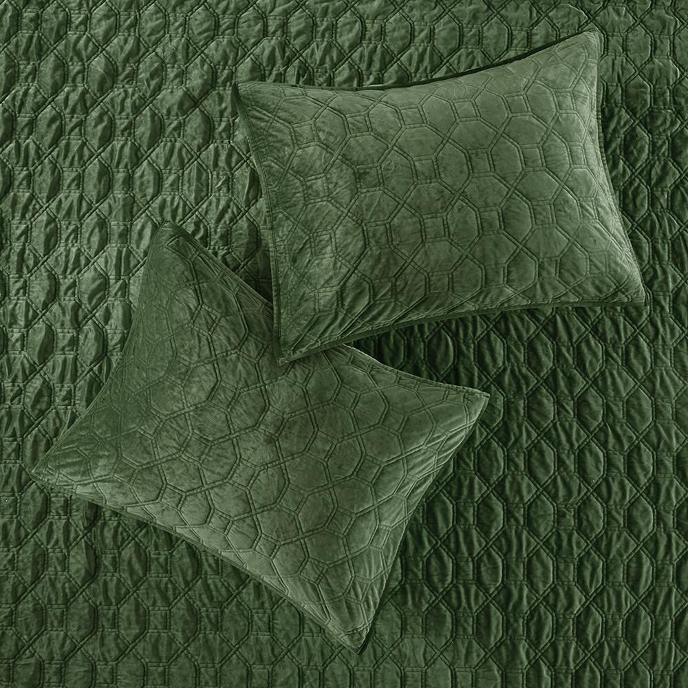 Harper 3 Piece Velvet Quilt Set, Green color