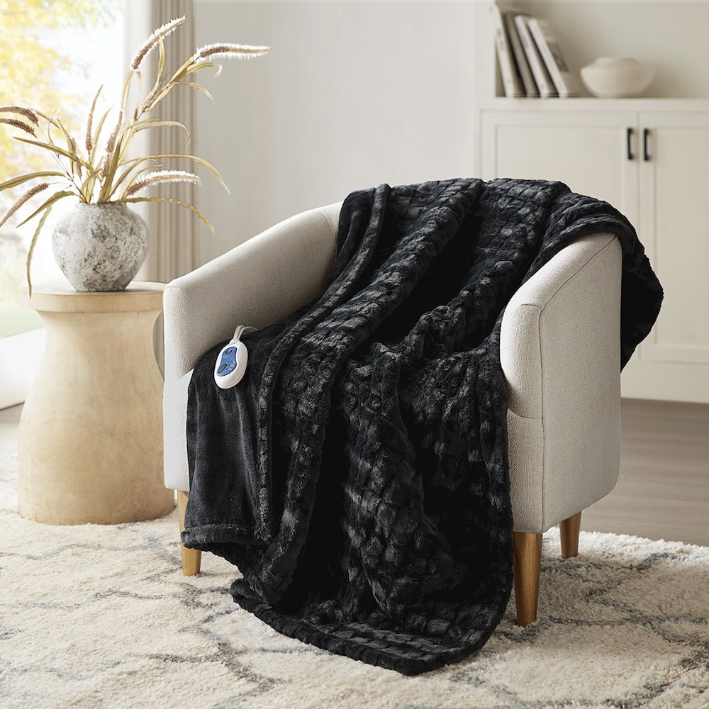 Zuri Oversized Faux Fur Heated Throw in Black Texture