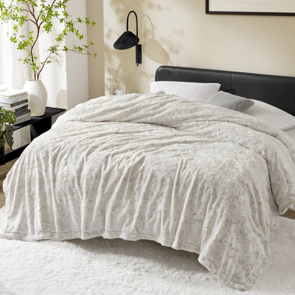 Zuri Faux Fur Blanket, Grey color