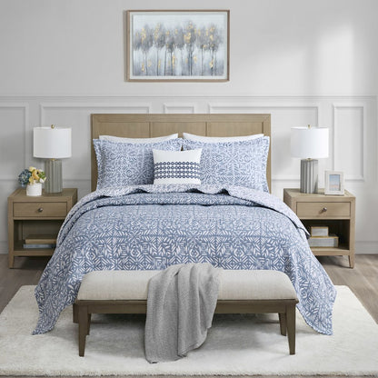 4 Piece Oversized Reversible Matelasse Quilt Set with Throw Pillow