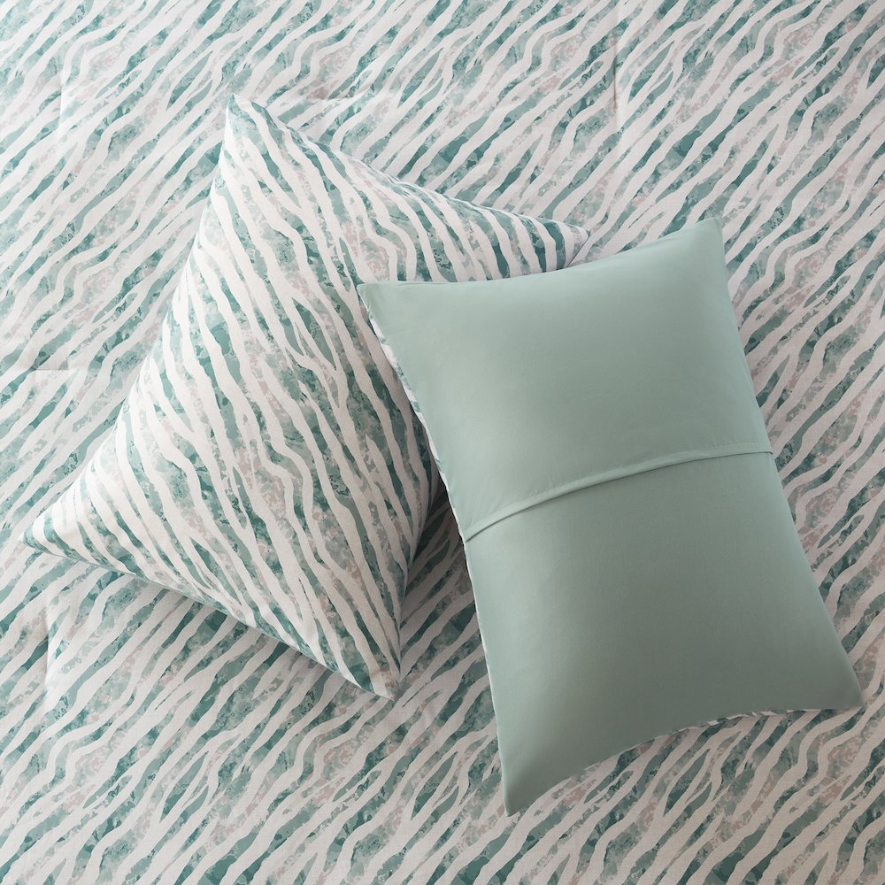 Nixon Comforter Set