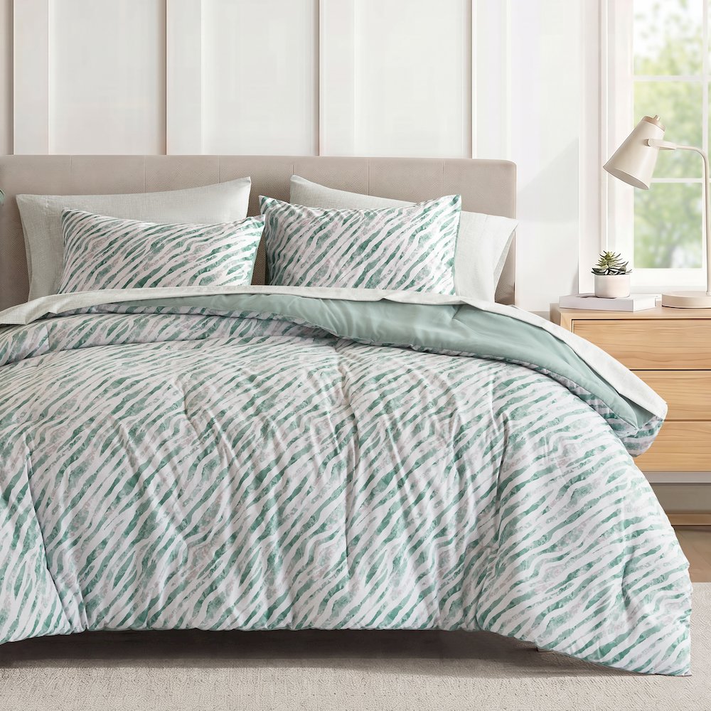 Nixon Comforter Set