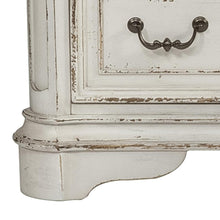 Magnolia Manor Dresser & Mirror in Antique White