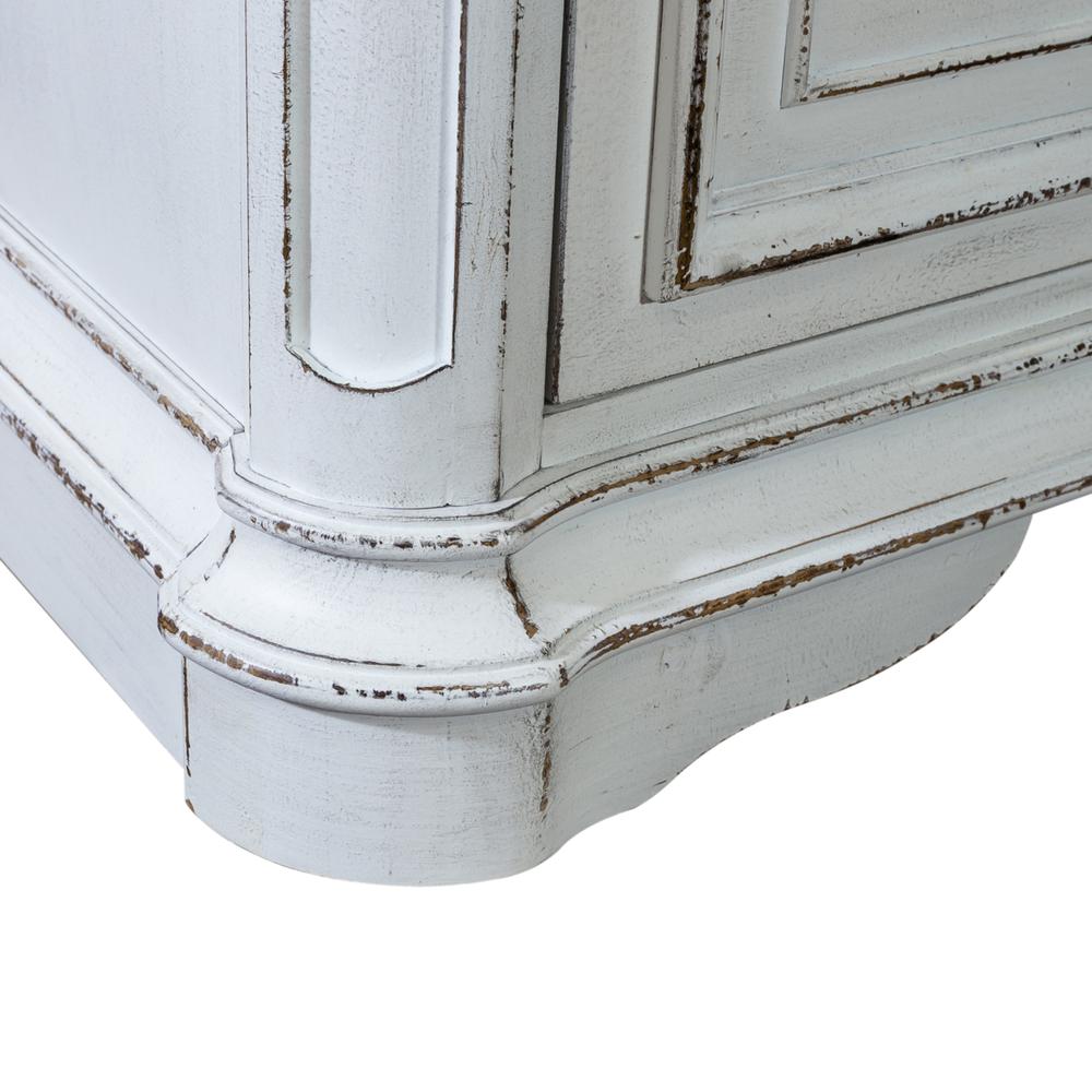 Magnolia Manor Credenza in Antique White