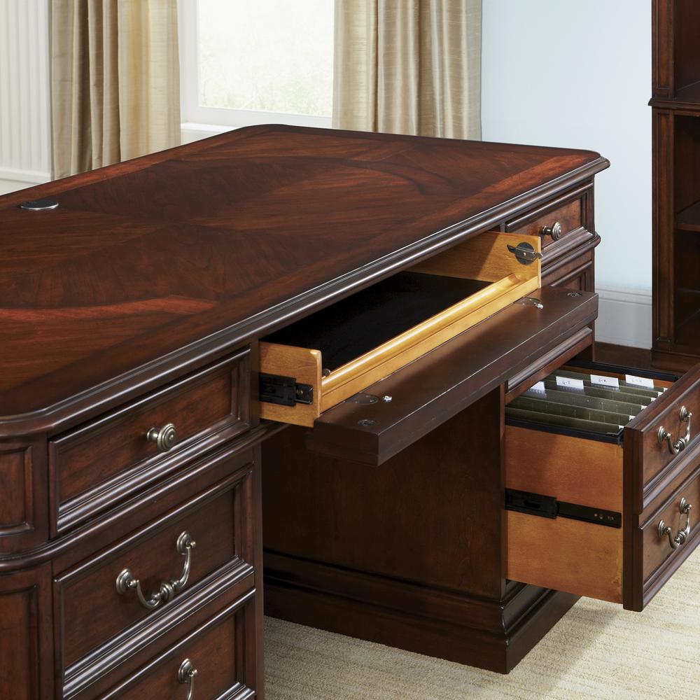 Brayton Manor Jr Executive Desk in Cognac