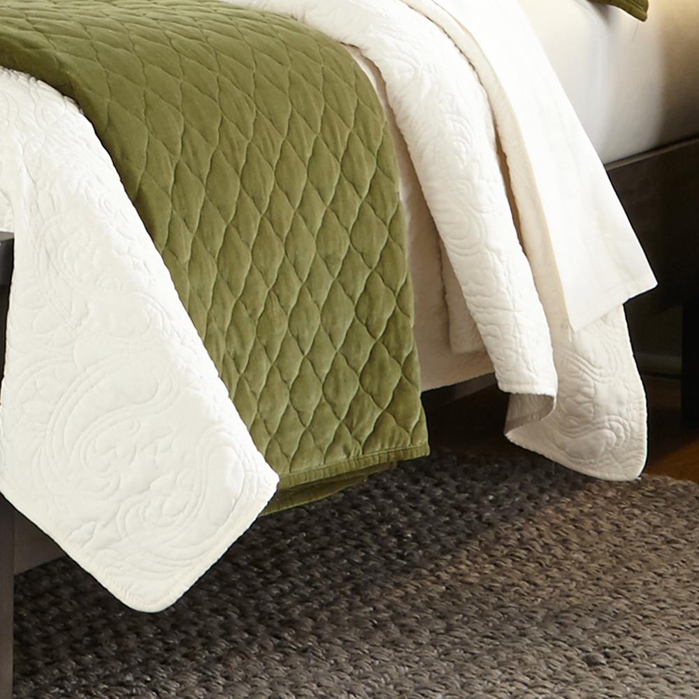 Thornwood Hills Full Panel Bed in Rock Beaten Brown w/ Saw Cuts