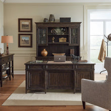5 Piece Executive Set in Rubberwood Solids w/ Split Heart White Oak Veneers