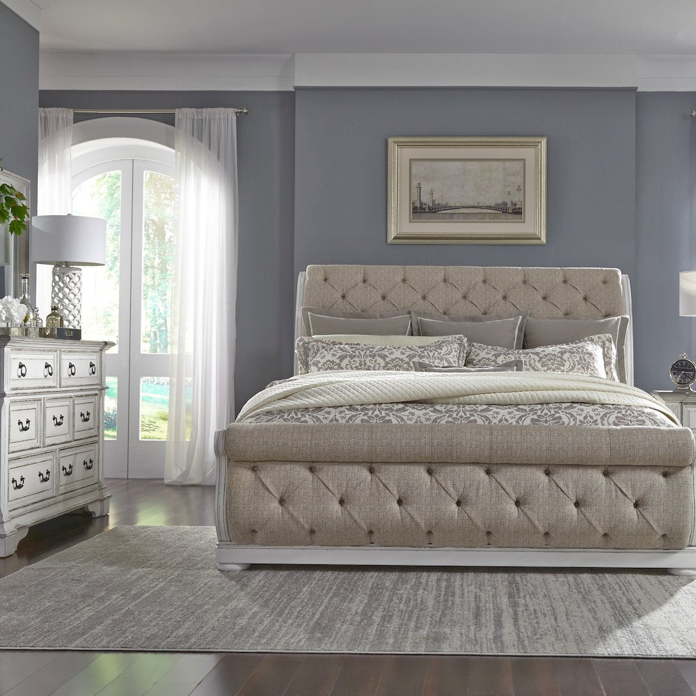 Abbey Park Queen Uph Sleigh Bed, Dresser & Mirror