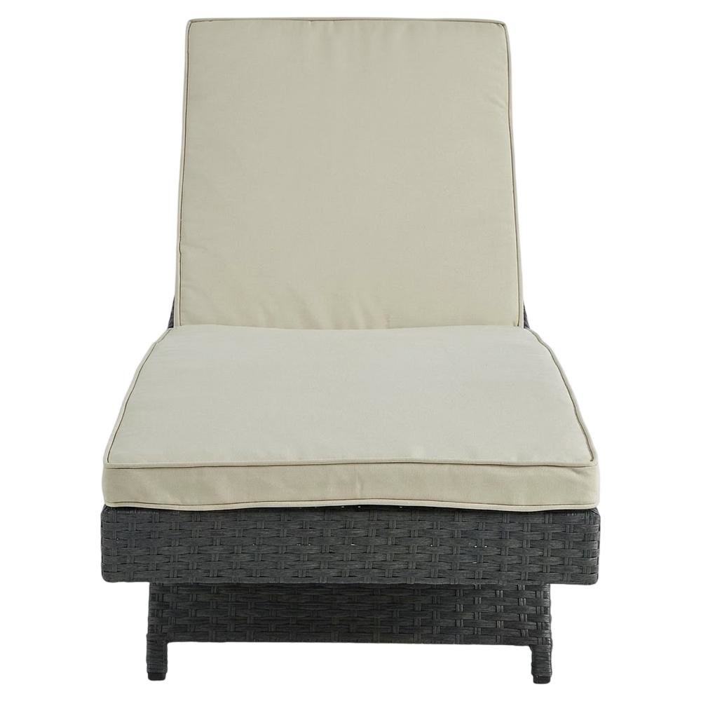 Outdoor Patio Lounge Chair With Cushioned Seat And Weather-Resistant Design