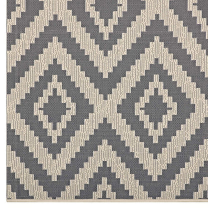 Jagged Geometric Diamond Trellis Indoor and Outdoor 5x8 Area Rug