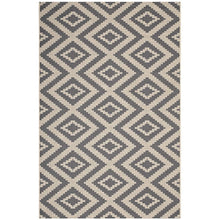 Jagged Geometric Diamond Trellis Indoor and Outdoor 8x10 Area Rug
