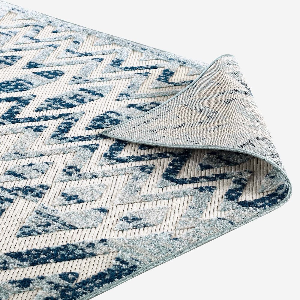 Tamako Diamond and Chevron Moroccan Trellis 5x8 Indoor / Outdoor Area Rug
