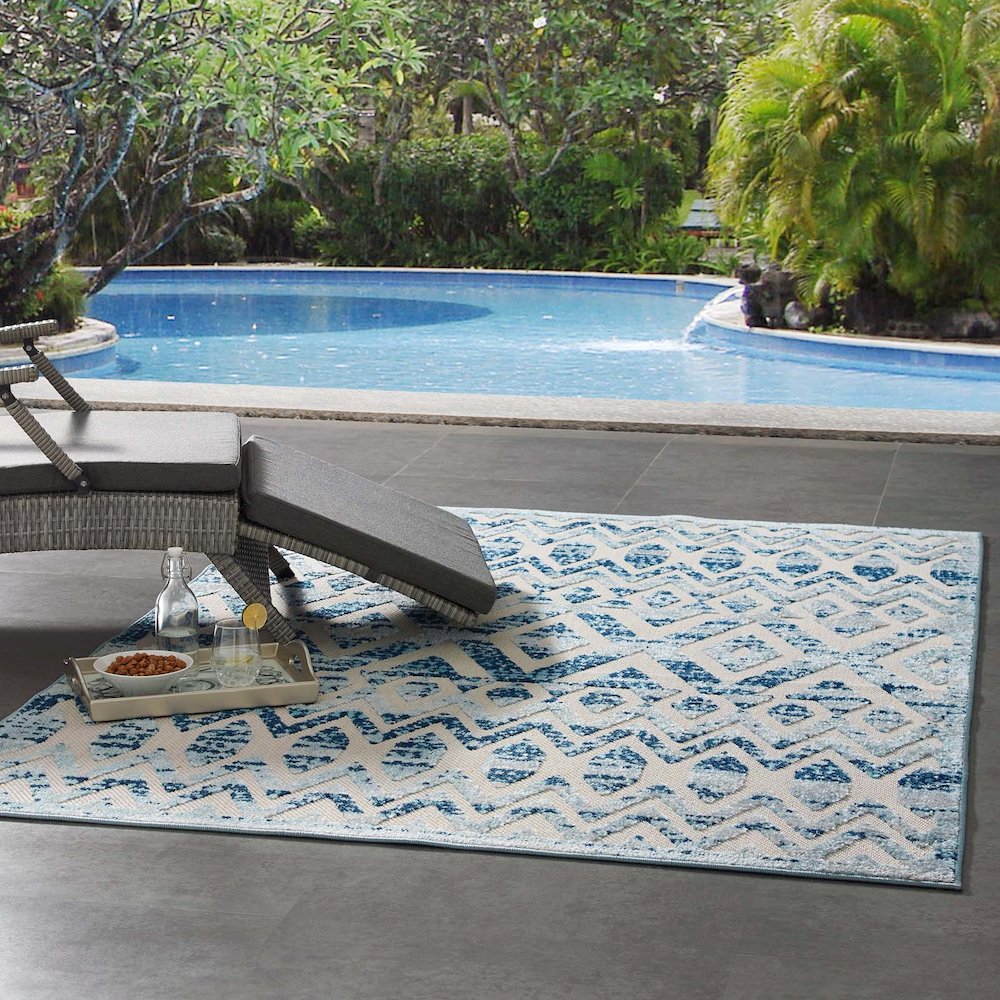 Tamako Diamond and Chevron Moroccan Trellis 5x8 Indoor / Outdoor Area Rug