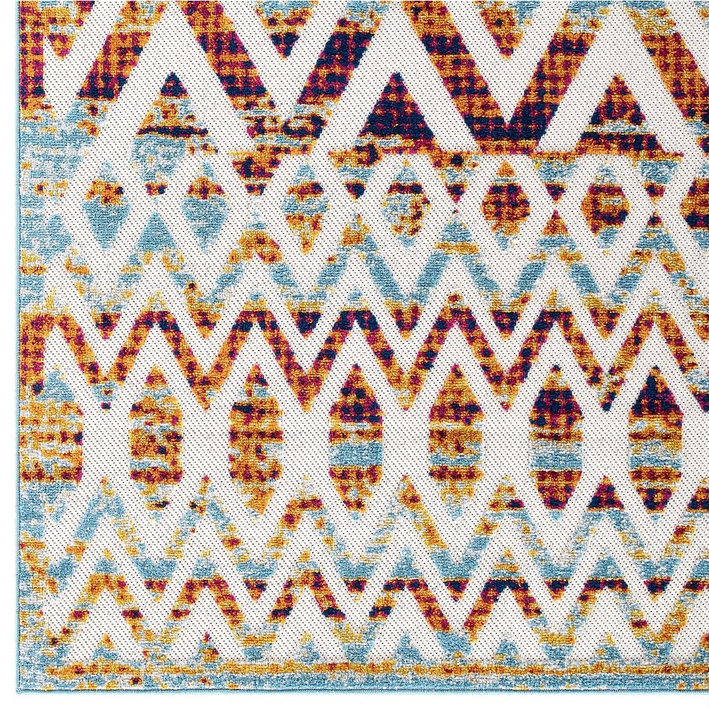Tamako Diamond and Chevron Moroccan Trellis 5x8 Indoor / Outdoor Area Rug
