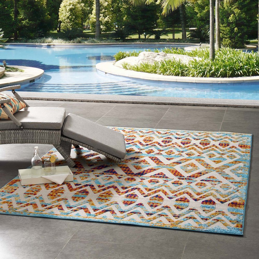 Tamako Diamond and Chevron Moroccan Trellis 5x8 Indoor / Outdoor Area Rug