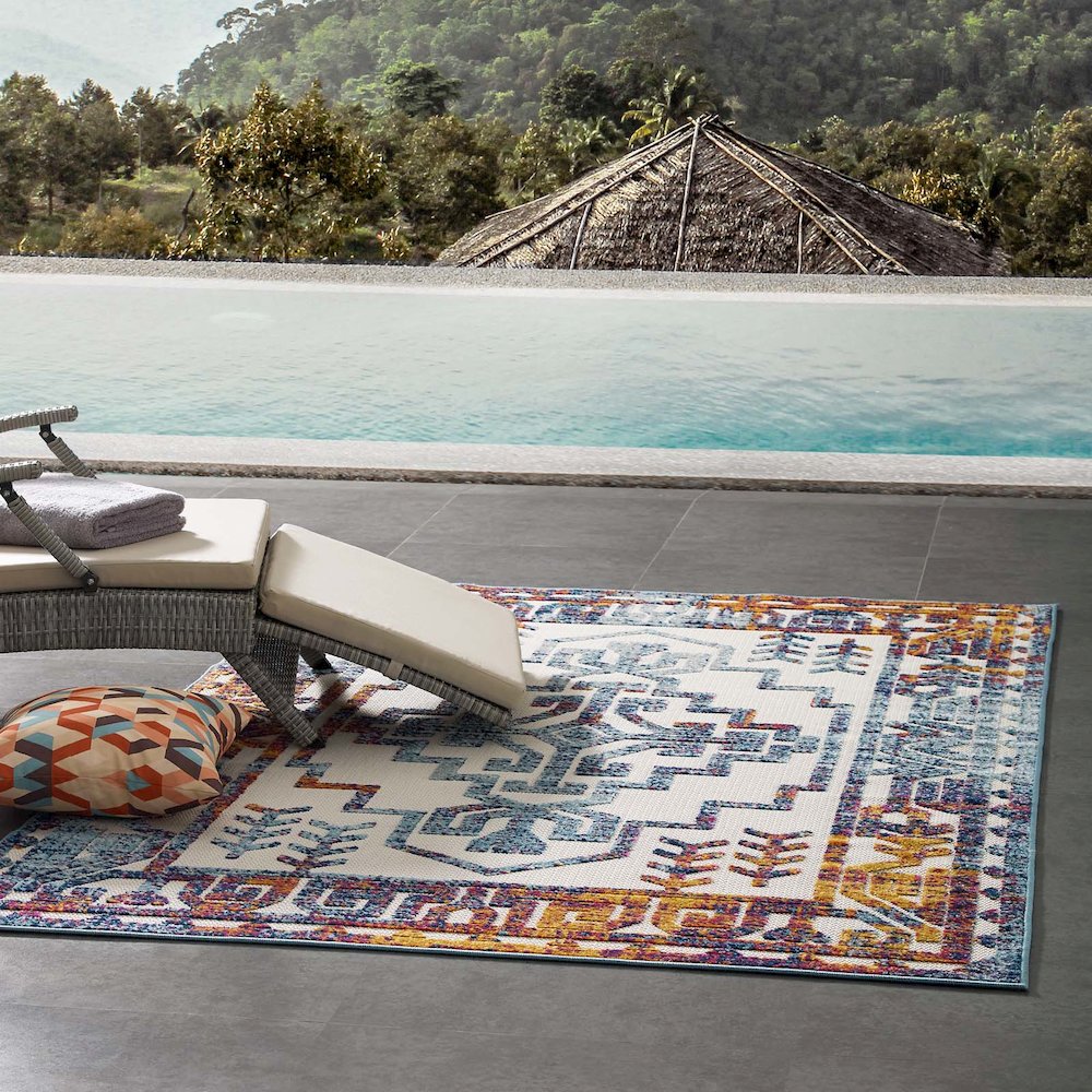 Nyssa Distressed Geometric Southwestern Aztec 5x8 Indoor/Outdoor Area Rug