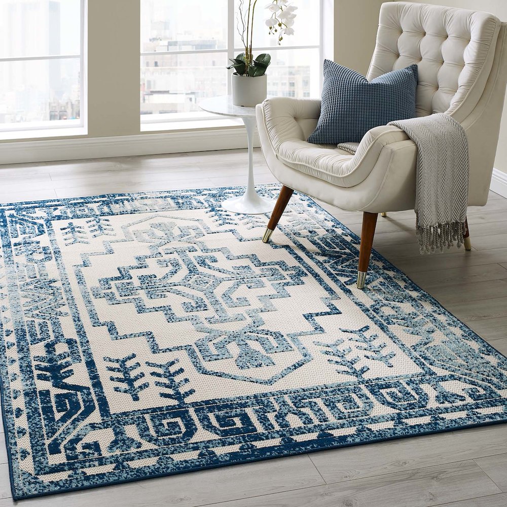 Nyssa Distressed Geometric Southwestern Aztec 5x8 Indoor/Outdoor Area Rug