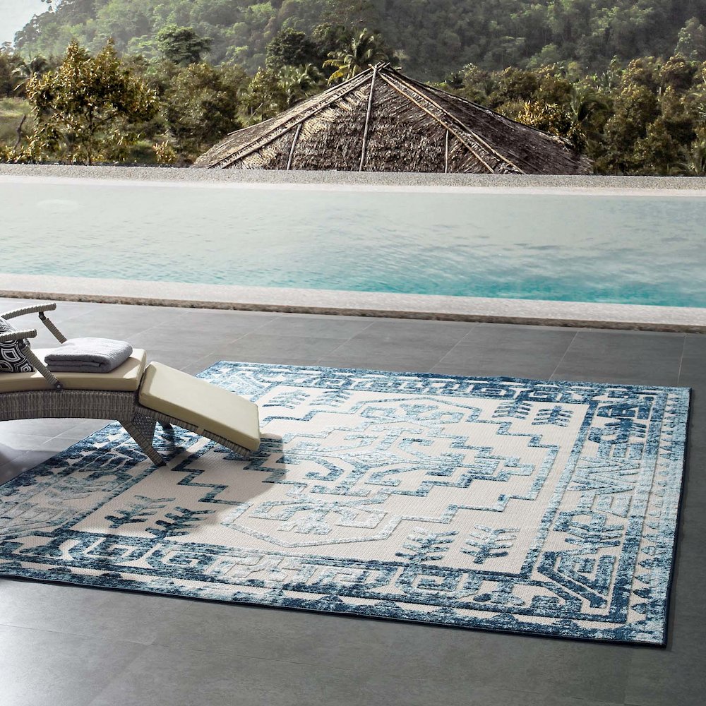 Nyssa Distressed Geometric Southwestern Aztec 8x10 Indoor/Outdoor Area Rug