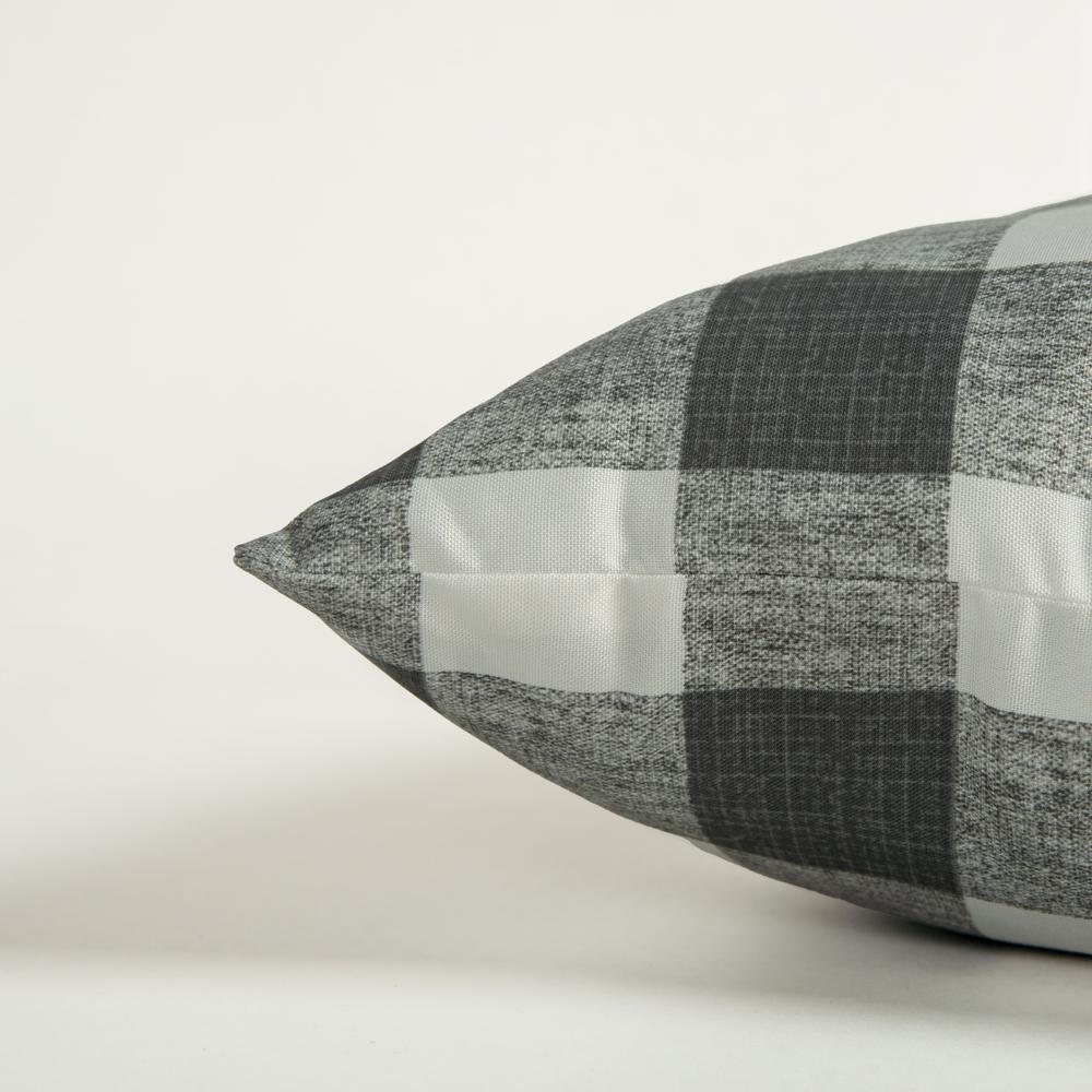 22" x 22" Indoor/ Outdoor Pillow