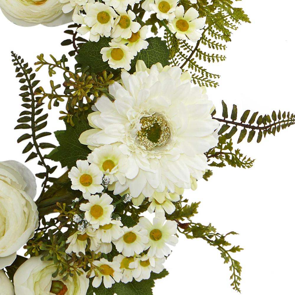 24in. Mixed Daisies and Ranunculus Wreath