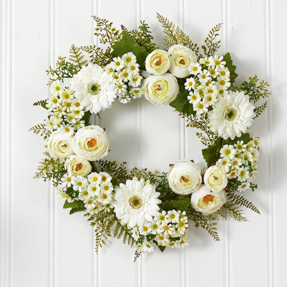24in. Mixed Daisies and Ranunculus Wreath