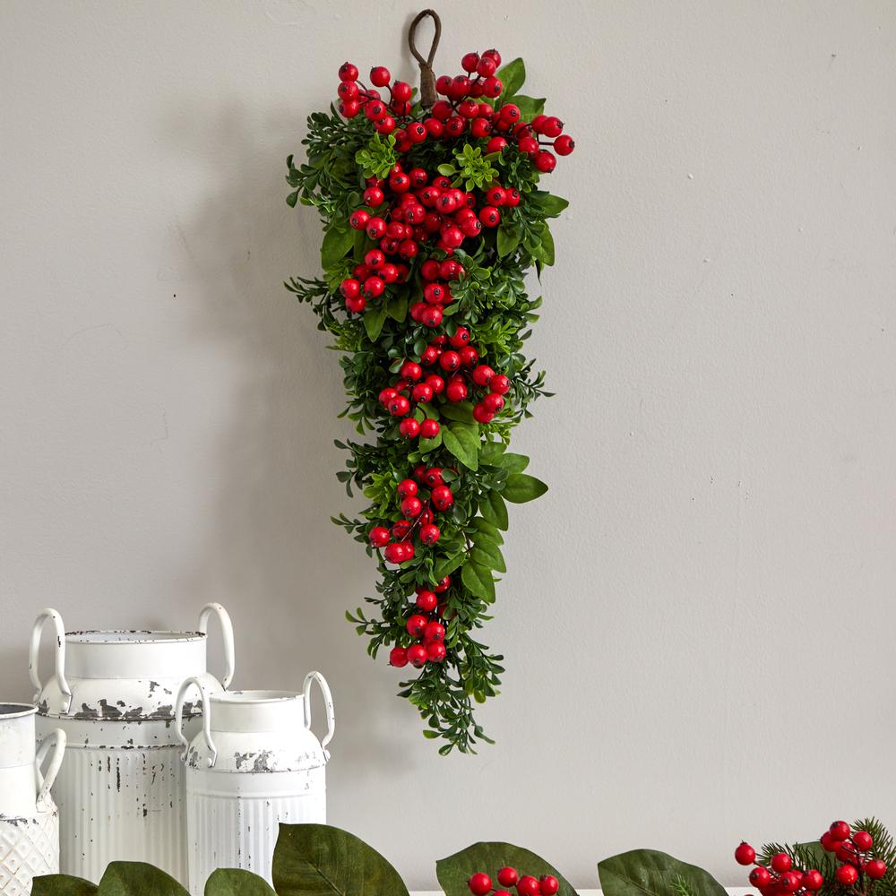 26in. Berry Boxwood Teardrop
