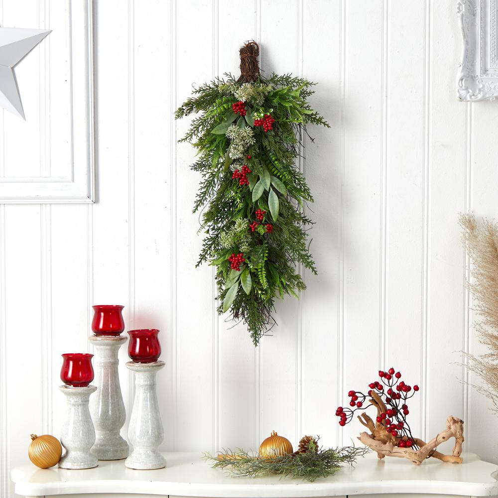 30in. Cedar and Berry Artificial Christmas Swag