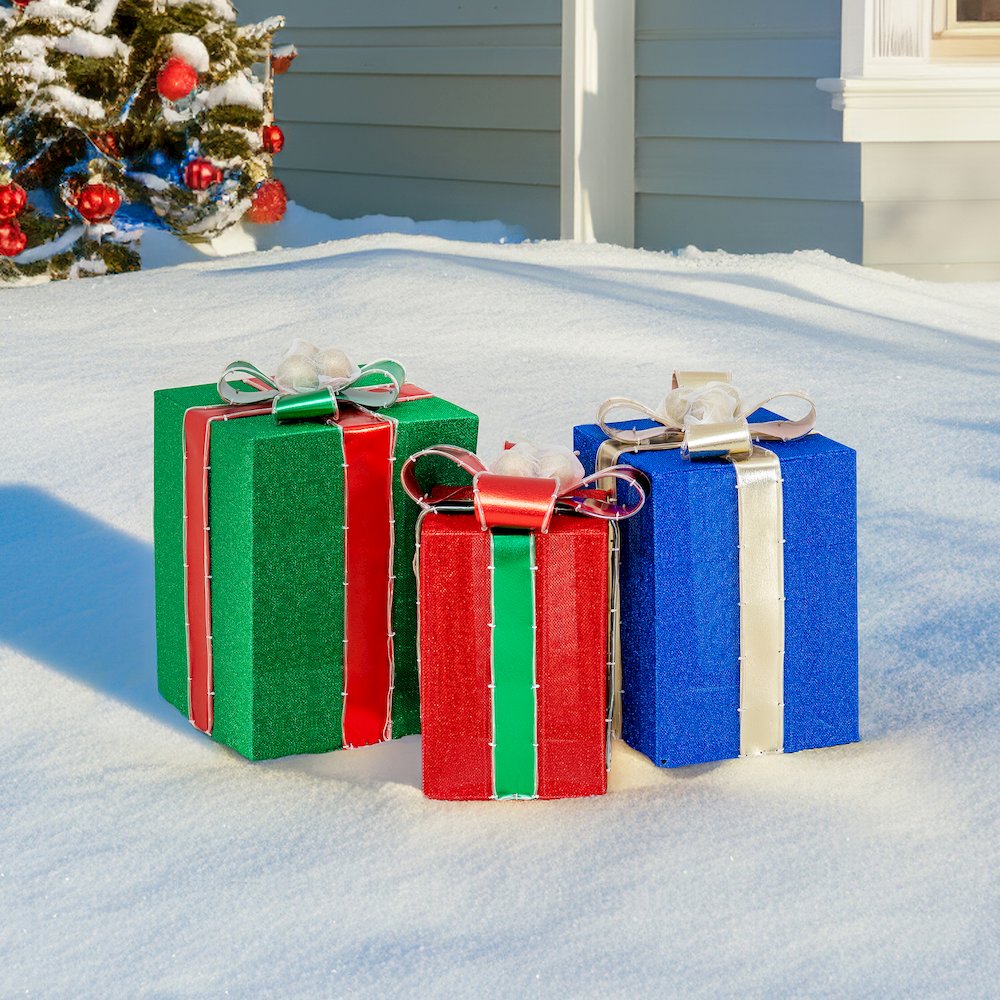 Sunjoy 3D Lighted Gift Box Tinsel Santa Holiday Outdoor Christmas Decoration Set
