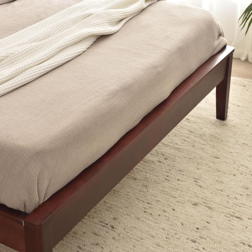 Better Home Products Stella Solid Pine Wood Queen Platform Bed Frame in Mahogany