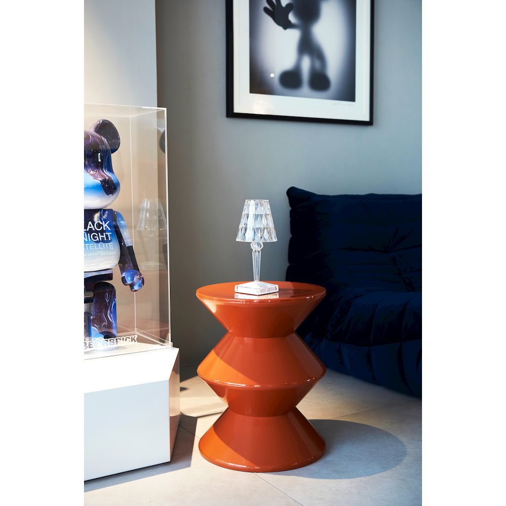 Aura Modern Plastic Side End Table, Indoor/Outdoor Use, Brown