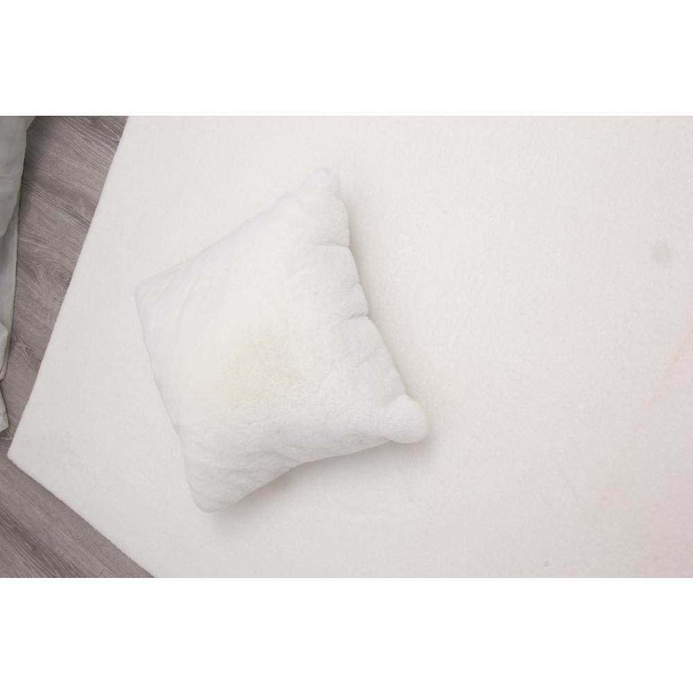 FAUX RABBIT FUR  WHITE RB01 5' X 7'