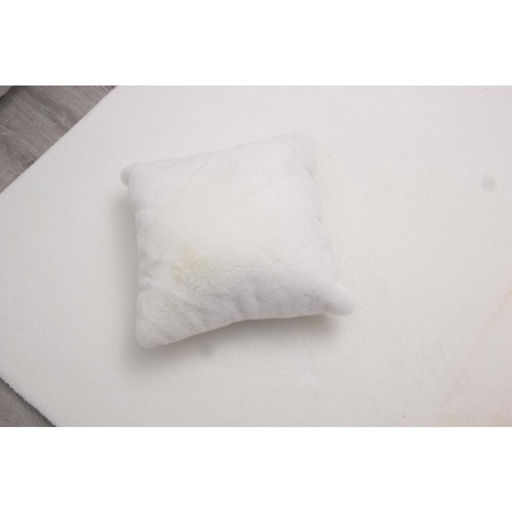 FAUX RABBIT FUR  WHITE RB01 5' X 7'
