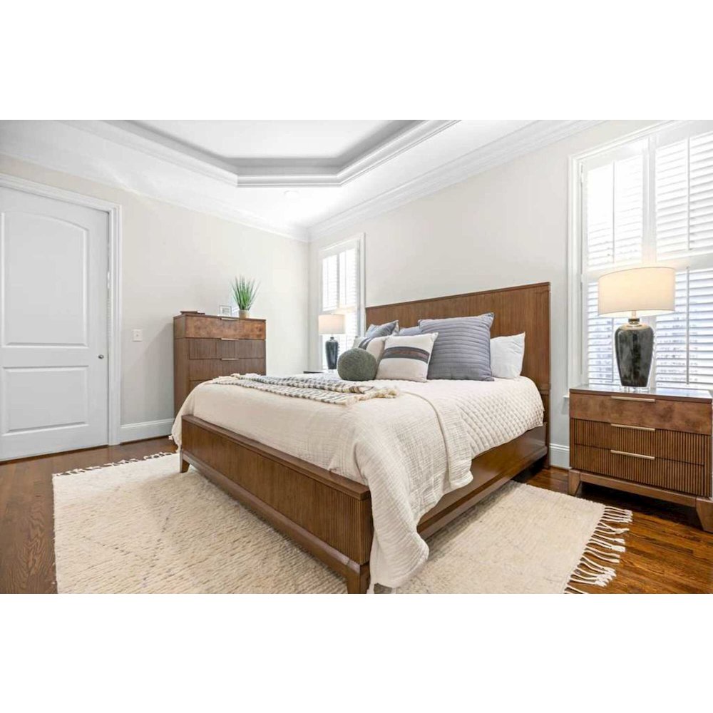 Manhattan Valley - Bed - Queen - Vintage Chestnut Finish